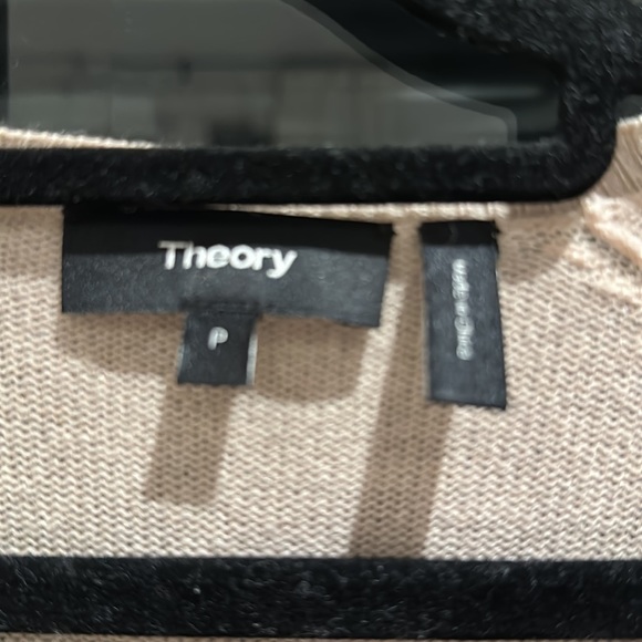 Theory oatmeal cashmere sweater. Size P - Picture 2 of 4